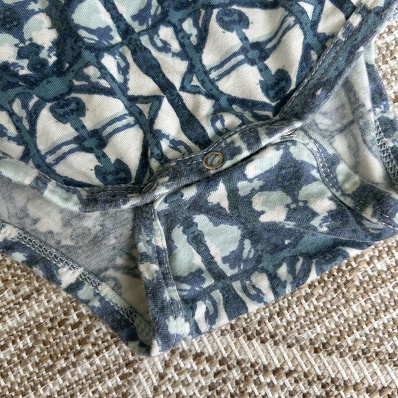 Kate Quinn Bamboo Collection Bodysuit 3-6 Months Blue Stained Glass Boho Pattern - Picture 3 of 5